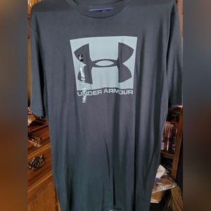 Mens Under Armour short sleeve shirt.  Brand New 💎